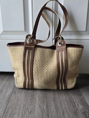 MAXX New York Woven Tote Bag 30% LeaWoven Straw Tote Bag with Brown Leather Trim